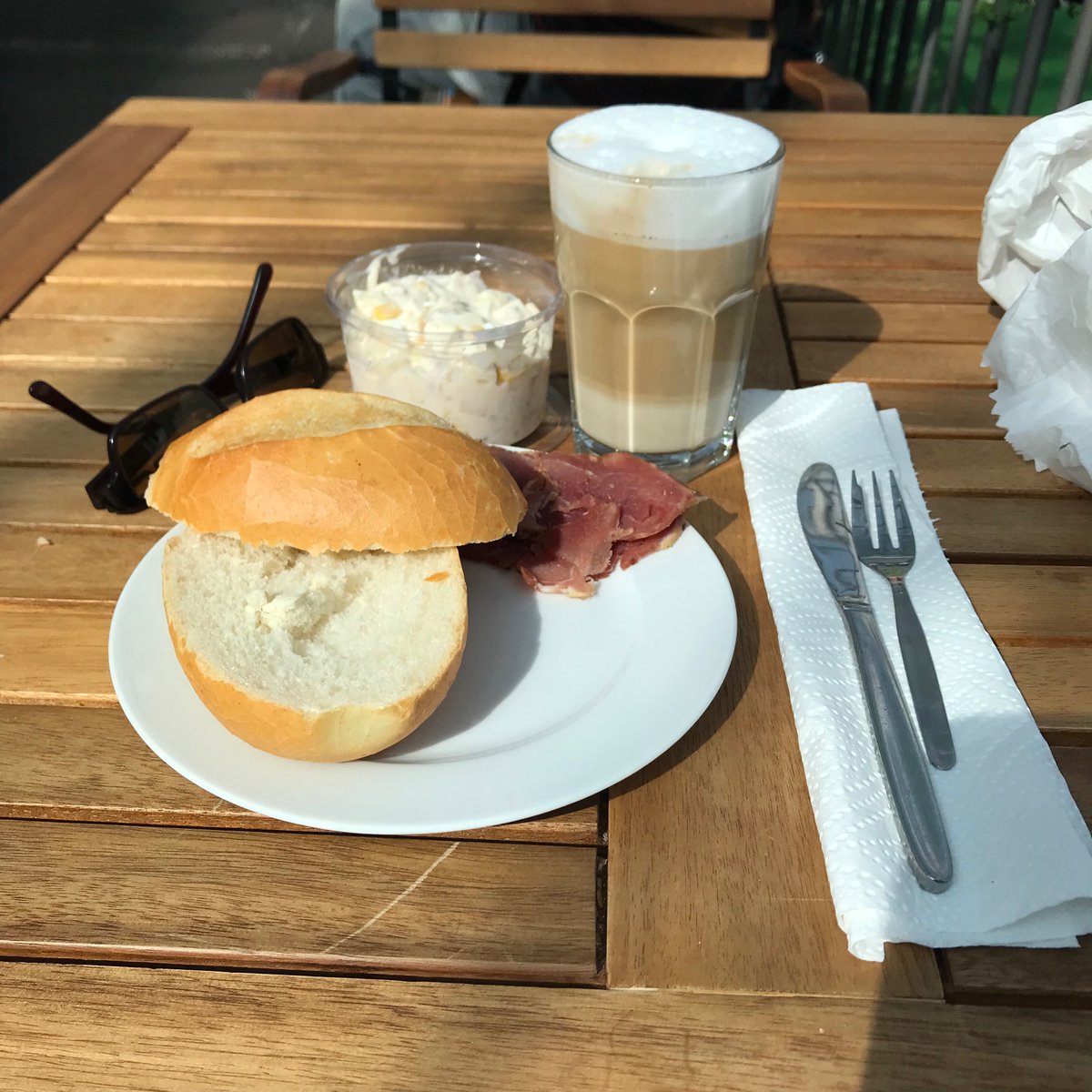 Markthallenfrühstück 
nach 2 km 🏊🏼
Wg Überfüllung heute nur Symbolbild 
Latte Macchiato, Brötchen, Frikadelle, Ahle Worschd
<a href="/pulpo404/">pulpo404</a> <a href="/FPflaumenbaum/">fritzchenpflaumenbaum</a>