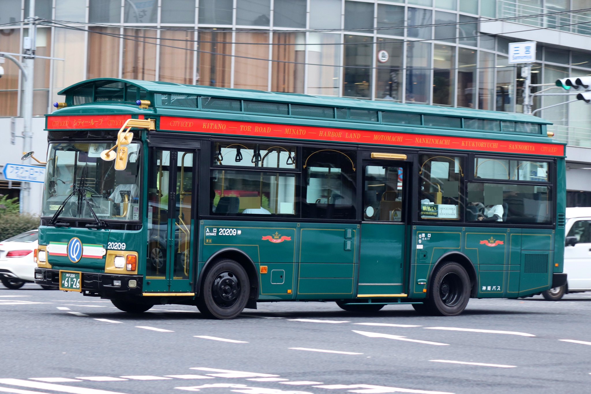 荒神リンダマン　バス ファイル:Kawasaki Tsurumi Rinko Bus 1T625 Sumikkogurashi