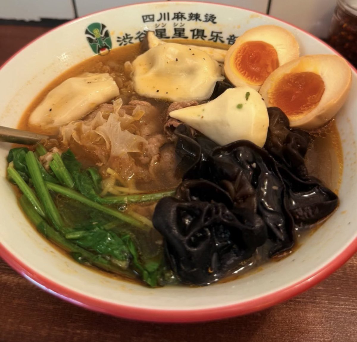 本日も変わらず暑いですが、営業しております！
暑い時は熱いものを食べて元気になりましょう！

写真はスタッフおすすめ
｢四川麻辣湯 渋谷星星倶楽部｣さんの麻辣湯です！
※スタジオから徒歩5分ほど

予約は下記より可能です！
studionoah.jp/shibuya2/
03-3780-5766