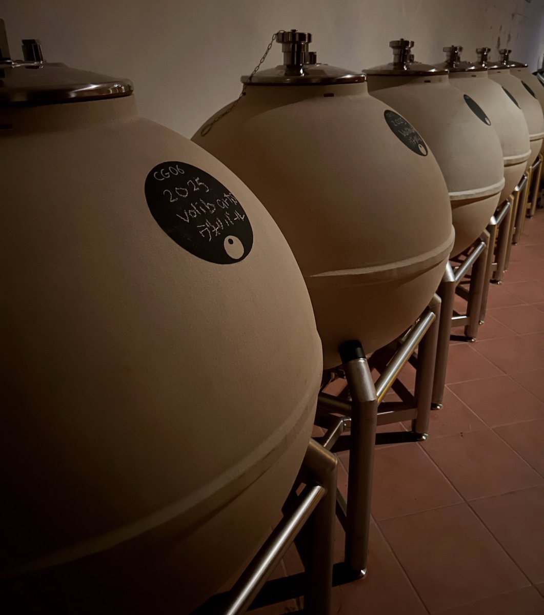 Louis Roederer (@louisroederer_) on Twitter photo Sandstone eggs??…. Ready! #Harvest25 #250thHarvest #InPursuitofTaste -JBL Sandstone eggs??…. Ready! #Harvest25 #250thHarvest #InPursuitofTaste -JBL