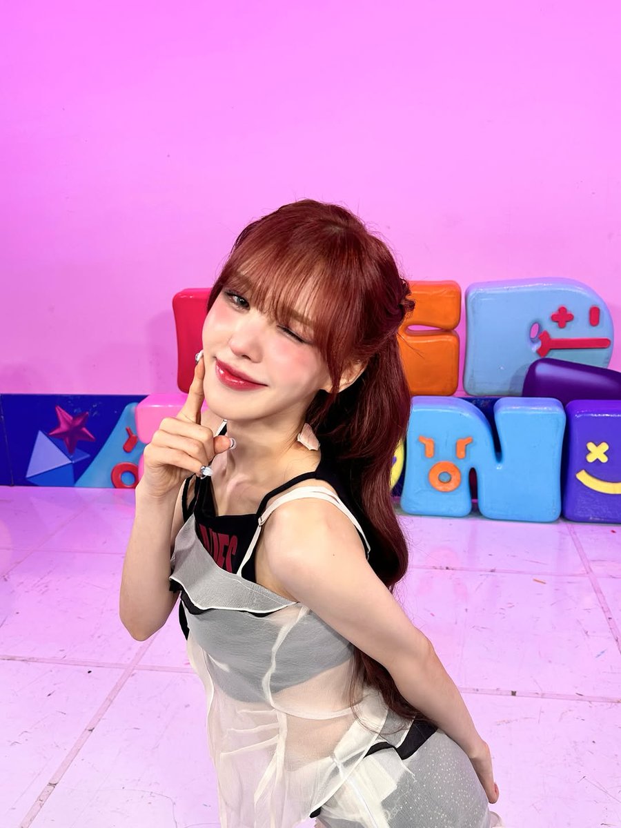 One wink, one smile, and a whole Sunkiss for you. 💖