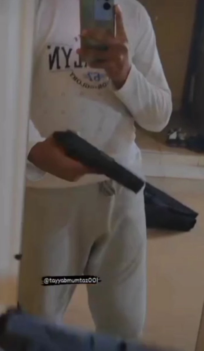 SaveS12943's tweet image. Tasneem Ahmed Kichi -the righthand-man of a kidnapper and extremist all the way from Pakistan living in the EC/Umtata - the forgotten city.. Out on bail...whilst boss is still in the tjoekie
#PakistanMafiaSA
Guns and Illegal foreigners rule this country