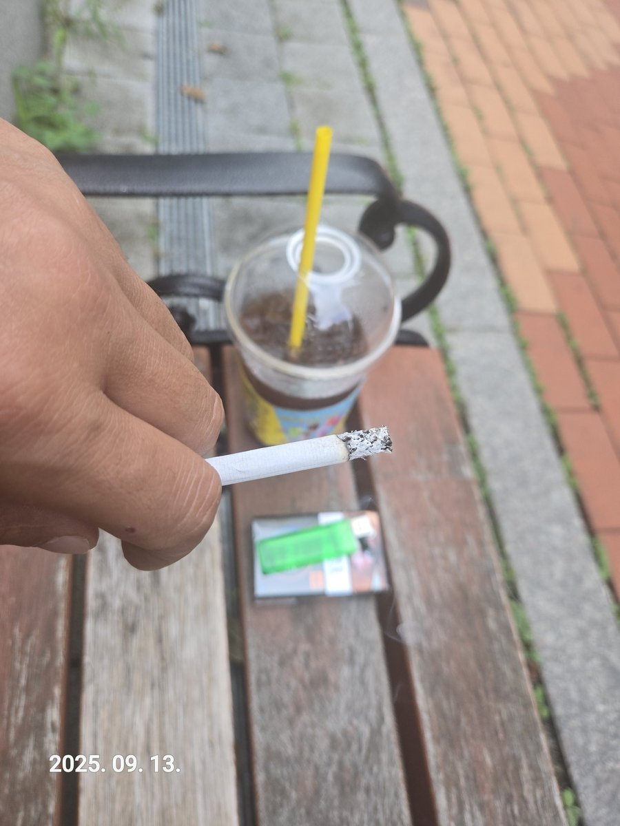 그저 한가로움이 좋다
선선한 바람에
적당한 온도
적당한 한적함
남은 생도 이러하길