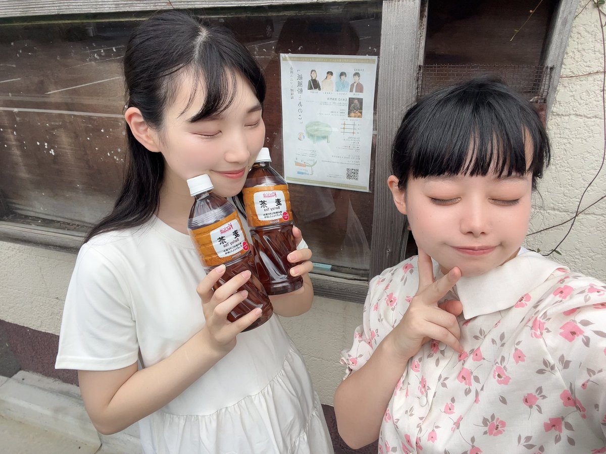 moonrabbit_0707's tweet photo. 我らがAlledge（@Office_Alledge ）の皆様から麦茶の差し入れ頂きました〜！
皆様からのパワー受け取り、最後まで駆け抜けます！
千秋楽は満席を予定しております！
余裕を持ってご来場下さいませ〜！
このあと15時30分から開場です♪
事前物販も良ければ覗いていってください💓 https://t.co/i8ijsNoq4S