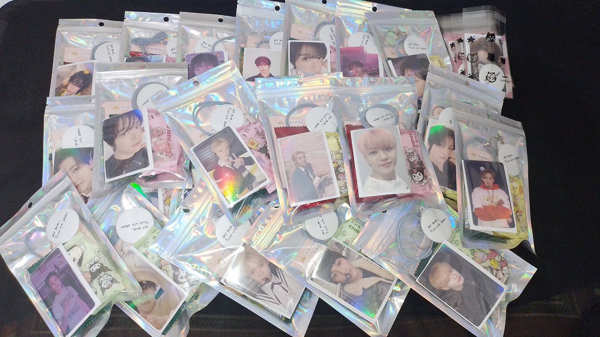 Hai guys, aku buat freebies seadanya inii, kalo ada yg mau bolee bangett😊
This is my first concert and my promise to meet him, wlpn cukup merasa kecewa. Lets create precious moments there✨️

Sampai ketemu disanaa💚 See yaa👋🏻