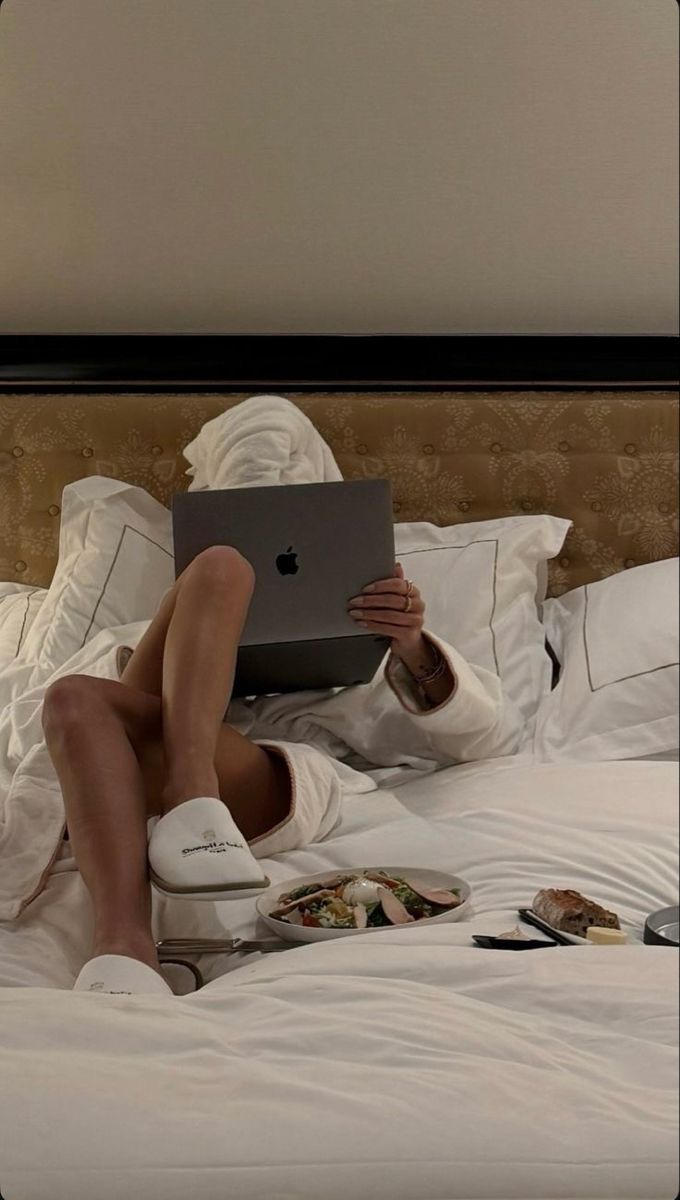 Diorgirlx's tweet photo. “sorry i’m busy today” 

the busy: https://t.co/iKE9PvR6kJ
