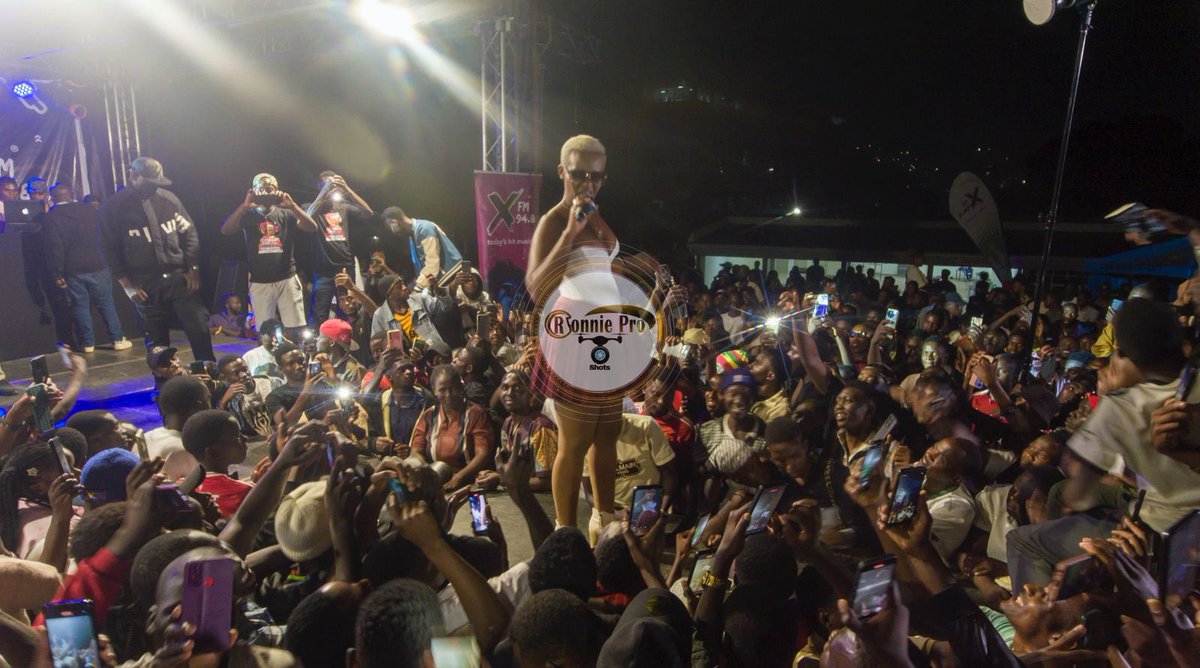 AtulaRonal58074's tweet photo. The UICT Freshers Ball was an unforgettable night, electrified by the dynamic performances of Omega 256 and the soulful melodies of Karole Kasita! The event was a perfect blend of music, glamour, and campus spirit.🔥🔥🔥#uictug #omega256 https://t.co/TJICrxUcxo
