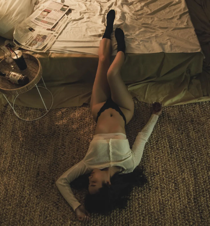 拍了全裸体写真！！！ 出了几张样片 想看的点赞！姐姐反差有大奶子哦！ #大屁股 #肥臀