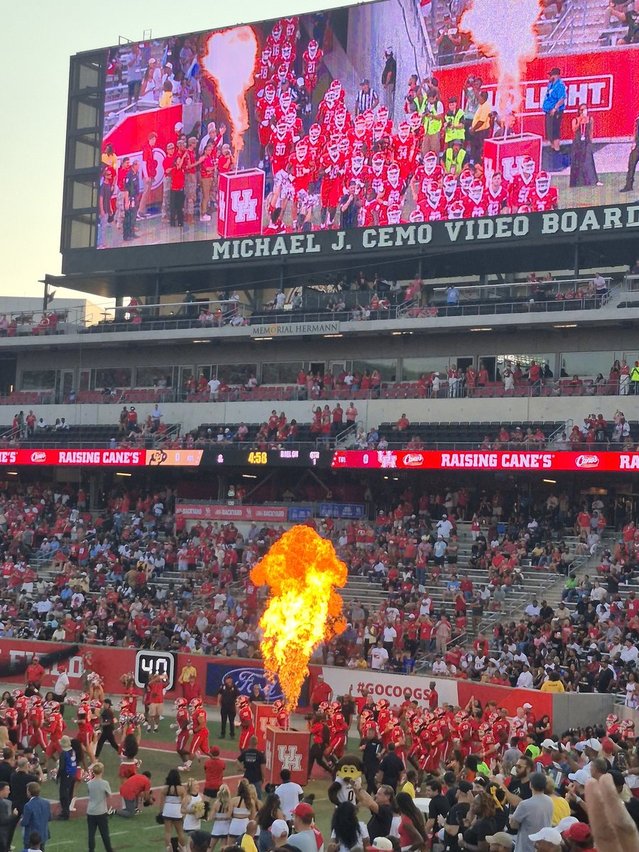 summers_llm's tweet image. After the senseless, tragic events of this week, I&apos;m reminded how much I cherish these games and times of hanging out. 10+ yrs of @UHCougarFB home games with my son!