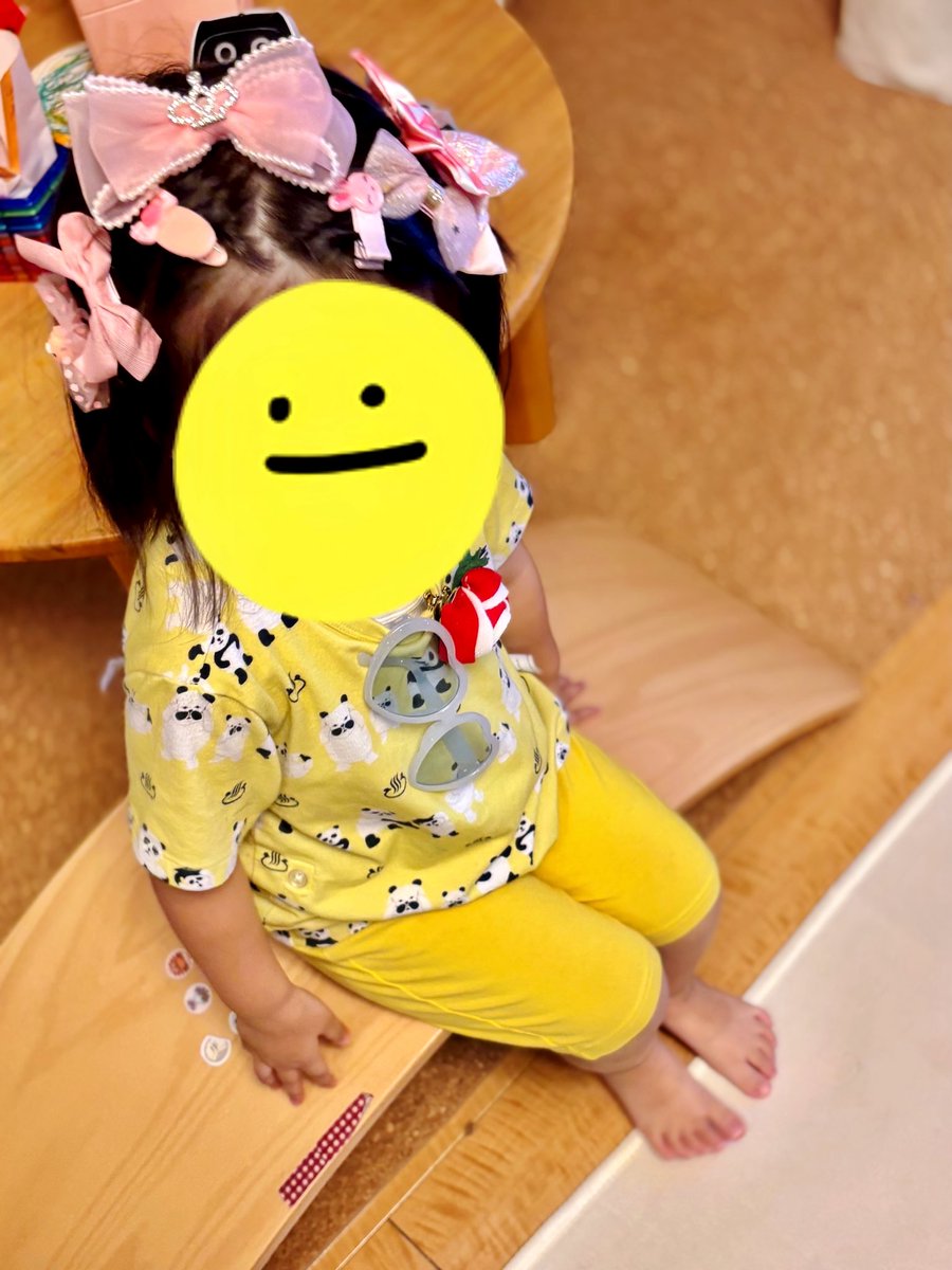 「まきのゆいちゃんのマネしてるの♡」とむちゅめが言う。

母は思う。
むちゅめ、あなたがしているのは佐久間まゆちゃんのマネです🥹

リボンの英才教育🎀