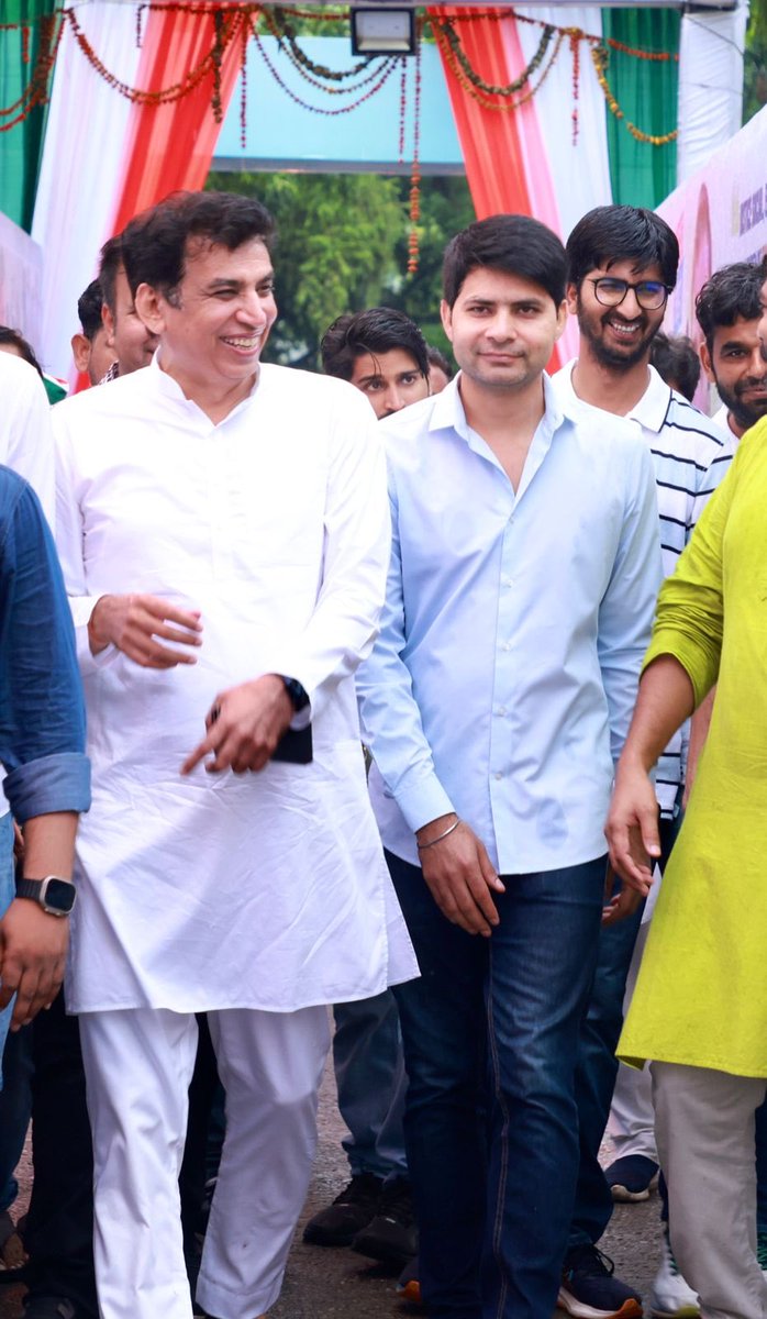 RannvijayLochav's tweet photo. दिल्ली प्रदेश कांग्रेस कमेटी के ऊर्जावान अध्यक्ष आदरणीय श्री देवेंद्र यादव जी को जन्मदिन की हार्दिक बधाई एवं शुभकामनाएँ !💐����

⁦@devendrayadvinc⁩ ⁦@INCDelhi⁩ https://t.co/9qrio5dWZp