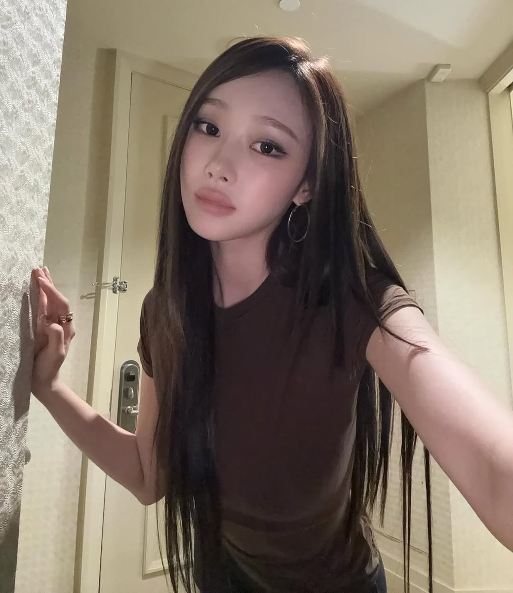 lilyviria's tweet photo. giselle your fans are hungry wolves BE AWARE OF YOUR SURROUNDINGS https://t.co/iGBHOqoWOR