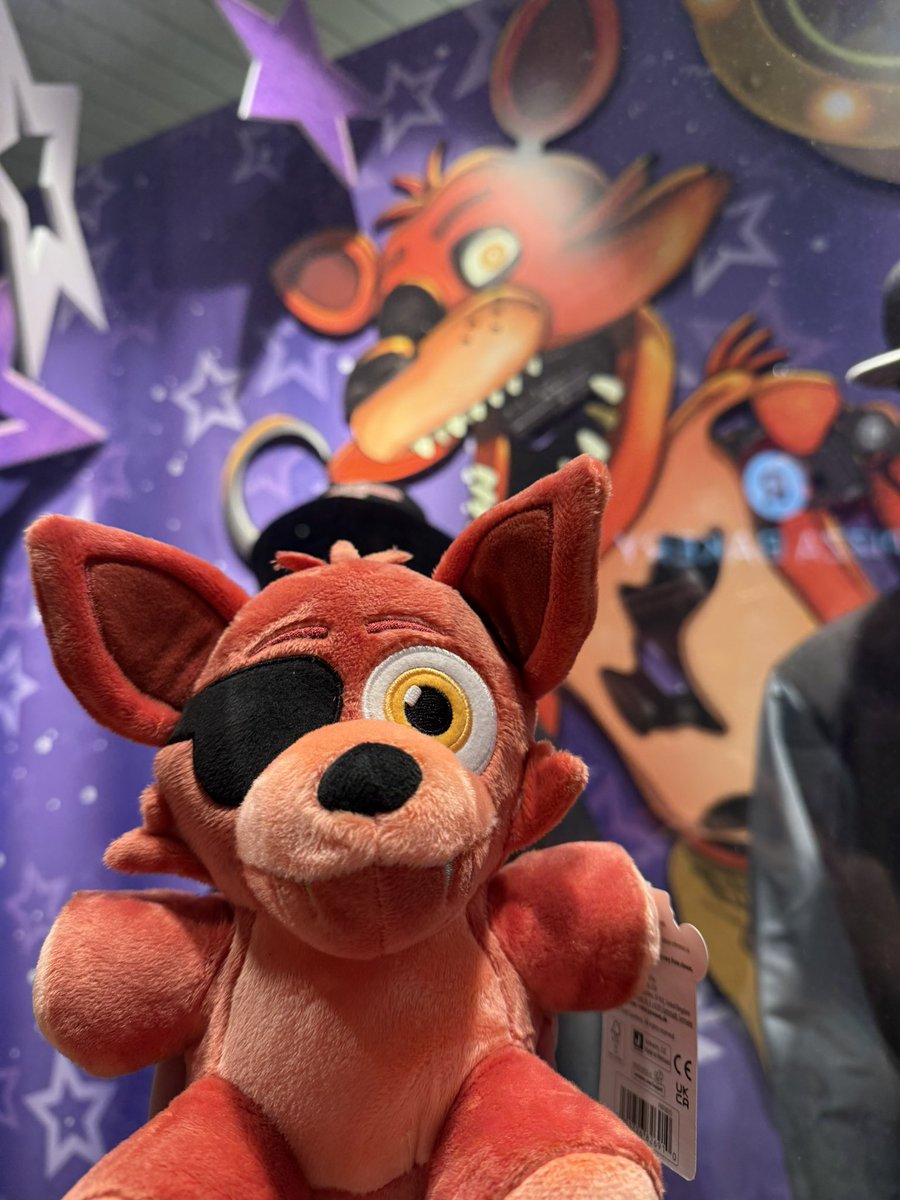 Here’s a closer look at the Five Nights at Freddy’s plushes that just dropped in CityWalk! #HHN34 #HHN #FNAF