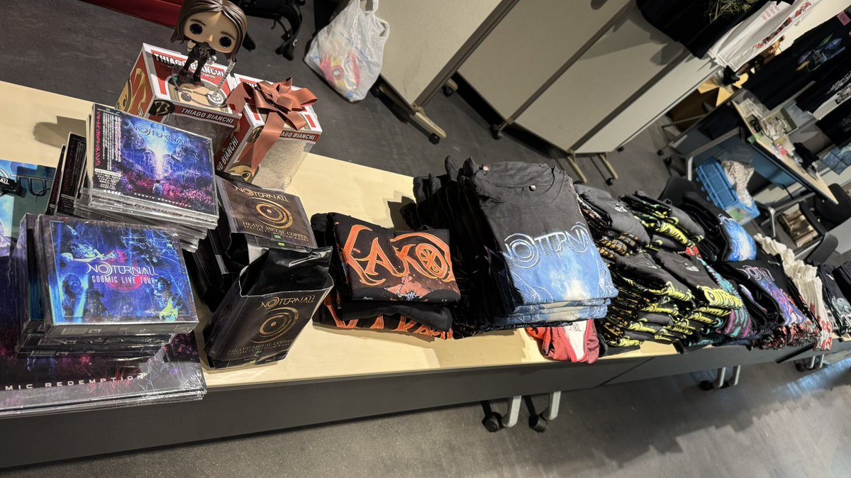 evpro666's tweet photo. 【EVP4U】
本日は黄昏の王国より来る6人の冒険者達「Twilight Force」2025年ジャパンツアーの二日目@東京渋谷StreamHall

物販も昨日と同量を準備。
更に本日はNoturnallの物販もあるぞ。

開場16:30、開演17:00
※VIPは最大30分早く入場開始
当日券は開場後に販売開始

さぁ不滅の剣を掲げよう！ https://t.co/IBadpa9nj3