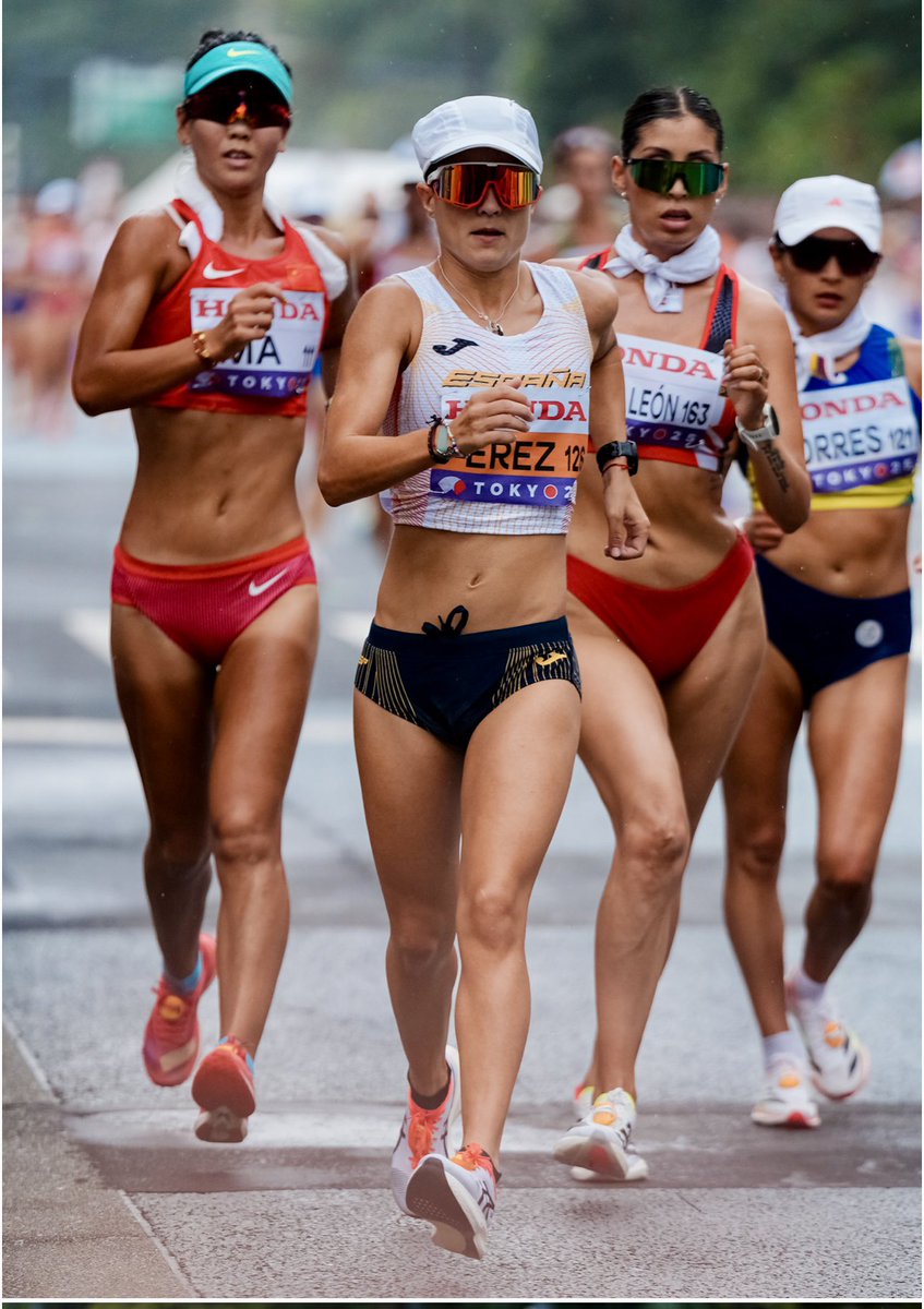 MARIA PÉREZ. CAMPEONA DEL MUNDO
Dicen q a los españoles nos va la fiesta. Si. A María Pérez además de fiesta le va la marcha, Campeona del  Mundo en 35 kilómetros marcha. 

ENHORABUENA!!! GRANDE! LA EXCELENCIA 
@atletismorfea <a href="/soycorredor_es/">CORREDOR\</a> @soycorredora @iaaf <a href="/WorldAthletics/">World Athletics</a>