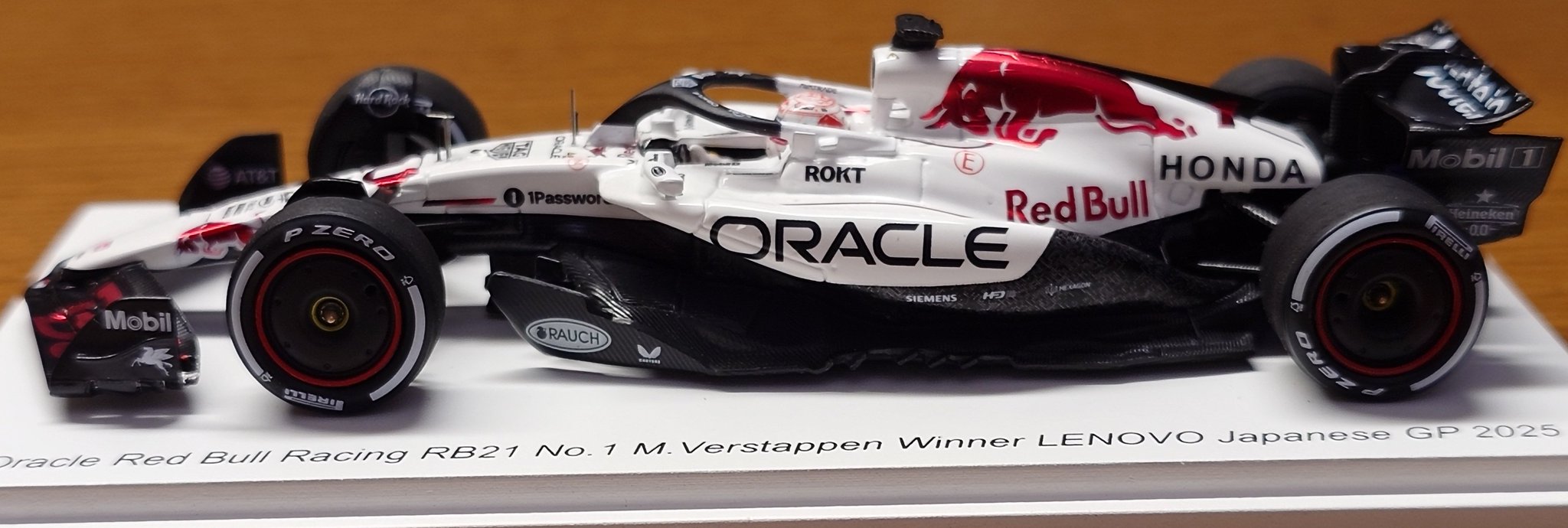 鈴鹿サーキット別注 レッドブルRB21 日本GP 2025 M.フェルスタッペン