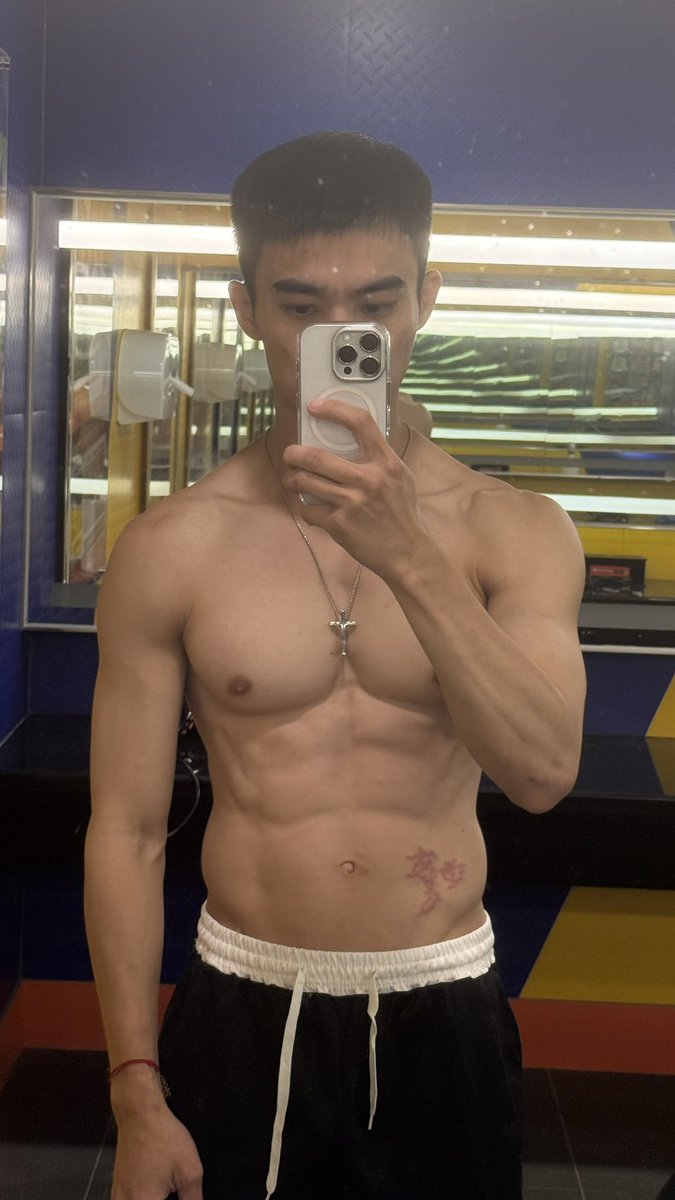 限量款男孩 tweet media