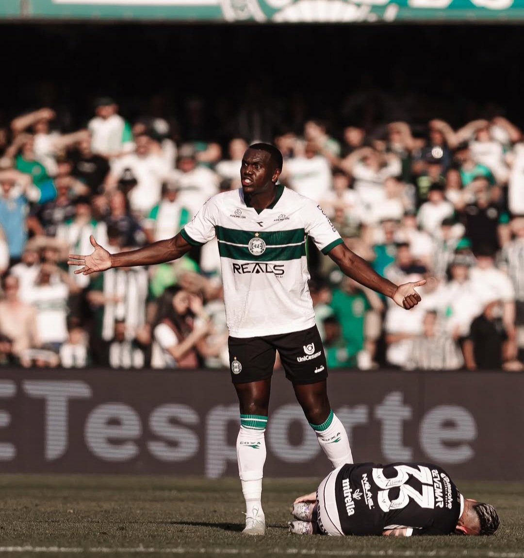 Jacy Maranhão venía de hacer una buena Serie B con Operario Ferroviaria y Coritiba se hizo con sus servicios. Sigue dando, en Coxa, un nivel muy alto.

Como dato, en el duelo de anoche frente a Goiàs por el liderato del torneo, ganó 6/6 duelos aéreos.

Una bestia.