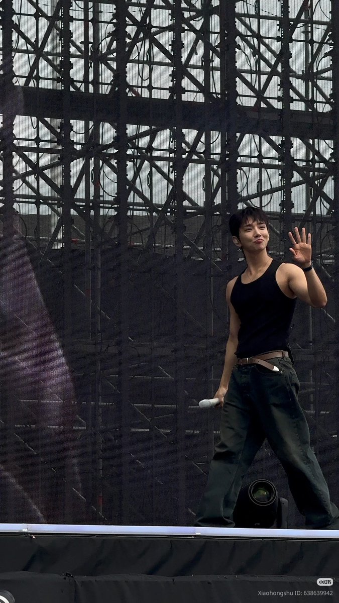 Joshua hong.. you drive me crazy😵‍💫❤️‍🔥

D1 soundcheck _new concert
#조슈아 #JOSHUA