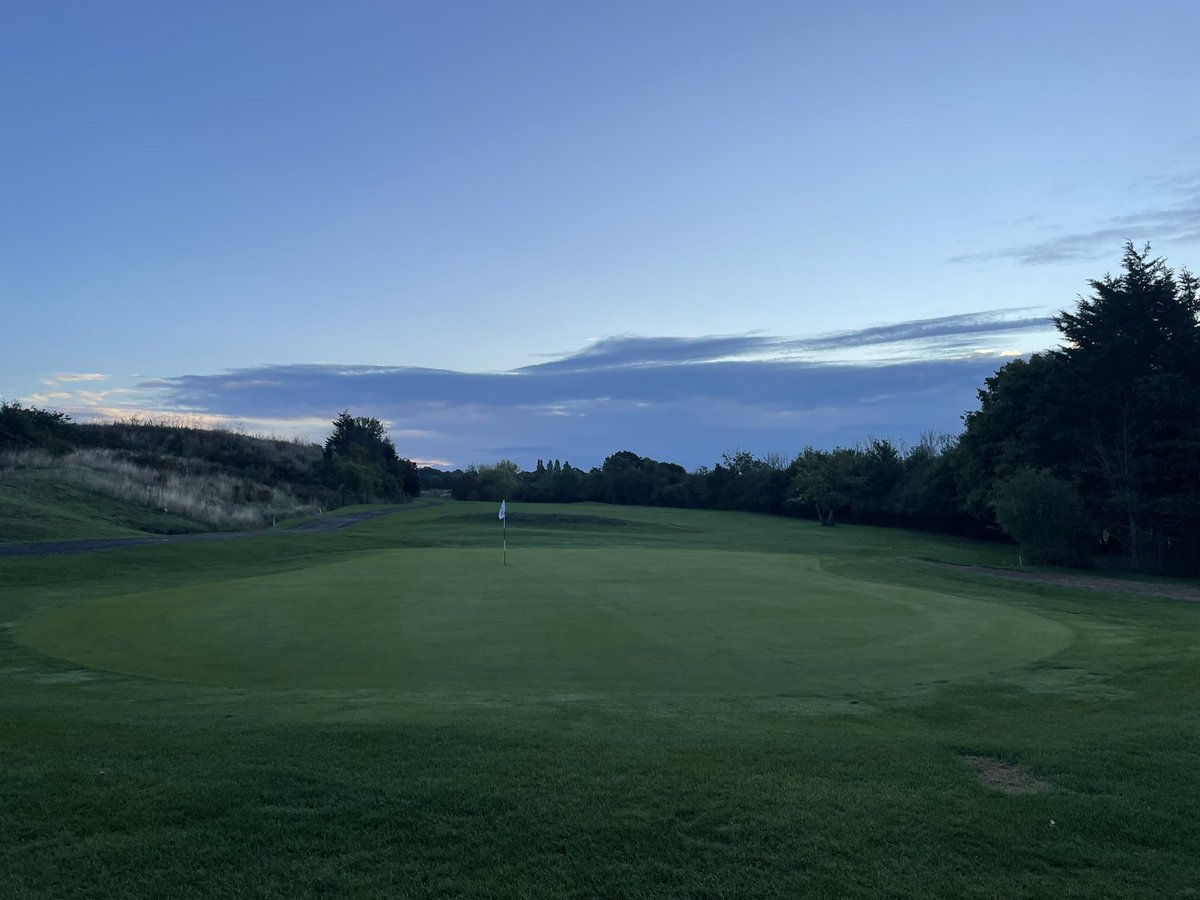 Morning set up complete, 

Greens ✅
Bunkers ✅ some of the bunkers have water in them due to over night rain Enjoy your day guys 
👌🏻
