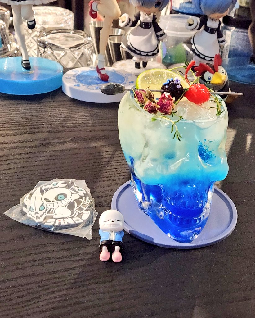 gomtarune's tweet photo. 아 제발 지인이 샌즈테마로 칵테일 주문하셨는데 나올때 직원분이 와샌즈 외치시고 메갈로바니아틀어주심 여기 서비스가 너무좋은데요 ㅠ ㅠ https://t.co/Ab0ZwUN6Ak