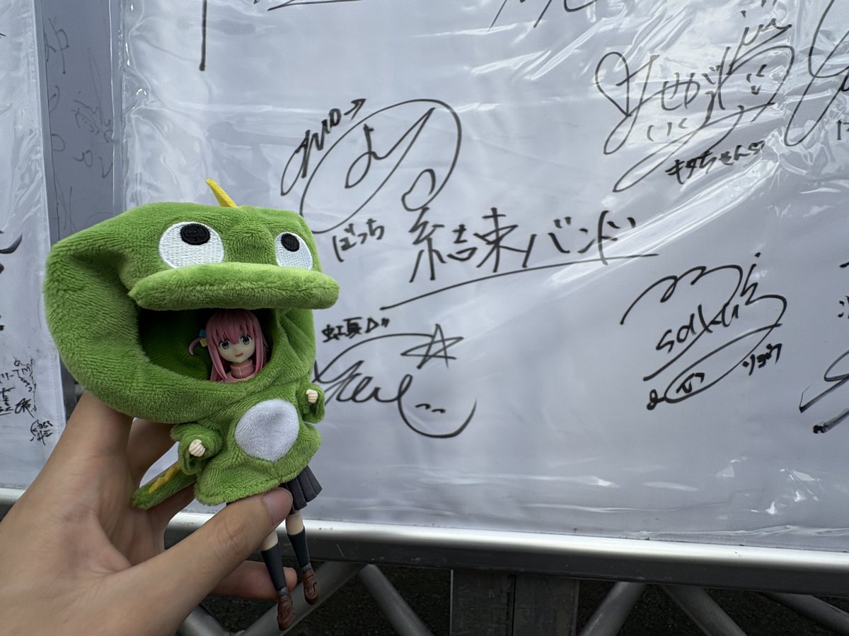 #RIJF2025 #ロッキン #結束バンド
結束バンドのサインありポスターみーっけ！

モデルとなったアジカンさんの下にあるのエモいね〜！✨
