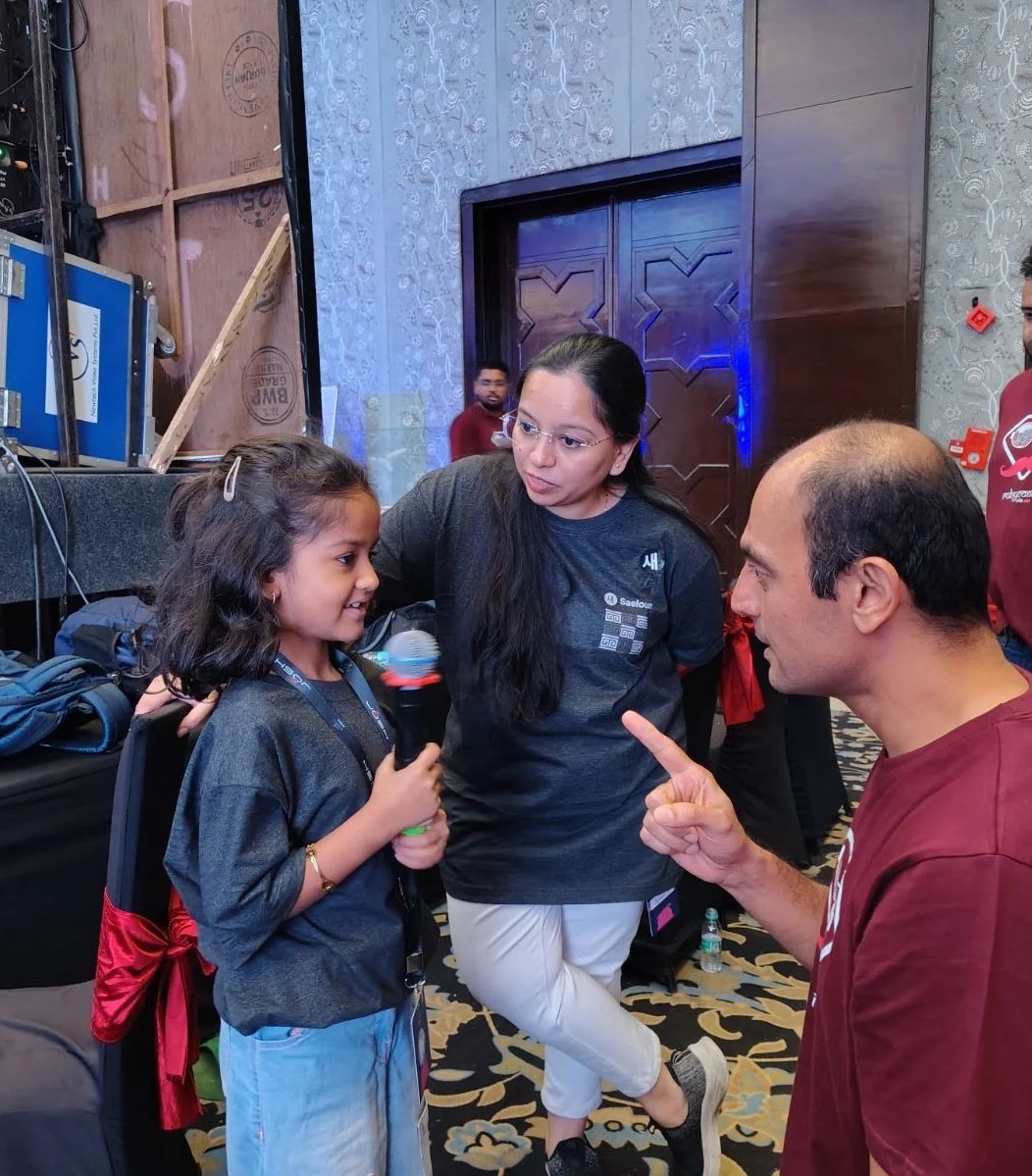 rubyconfindia's tweet image. Stage presence ✔ Easter egg clues ✔ Cuteness overload ✔ — that’s how you host RubyConf! 🌟

#RCI25 #RubyconfIndia