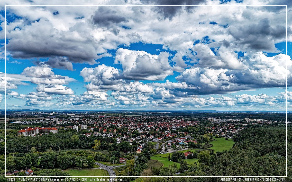📷 Blick auf Herzogenaurach aus Aurachtal - Drohnenaufnahme vom 11.09.2025 - Diese Fotografie ist KI-frei  #herzogenaurach #aurachtalfotograf #erhft #erlangenhöchstadt #aurachtal #landkreiserh #nn_lokales #fraenkischertag #erlangen #nordbayern #gemeindeaurachtal