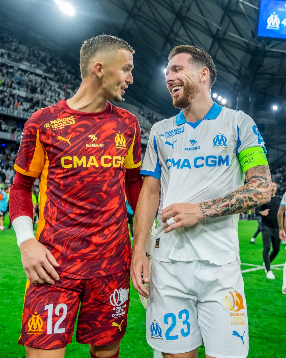 OM_Officiel's tweet photo. Des 𝙜𝙤𝙤𝙙 𝙫𝙞𝙗𝙚𝙨 pour démarrer le week-end 😁☕️ https://t.co/sKL54R4y6L