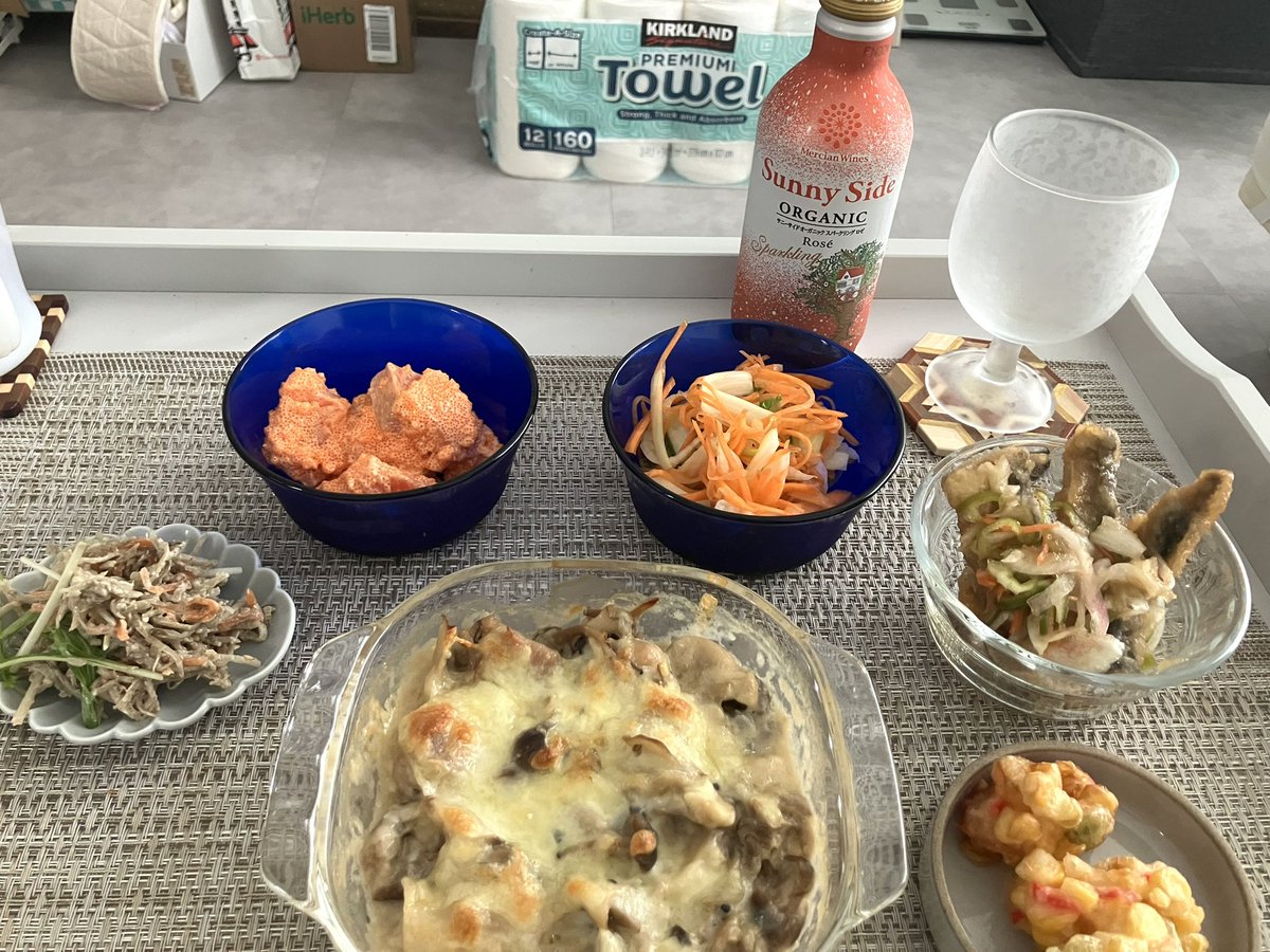 目の前にまとめ買いしたキッチンペーパーがある昼飲み