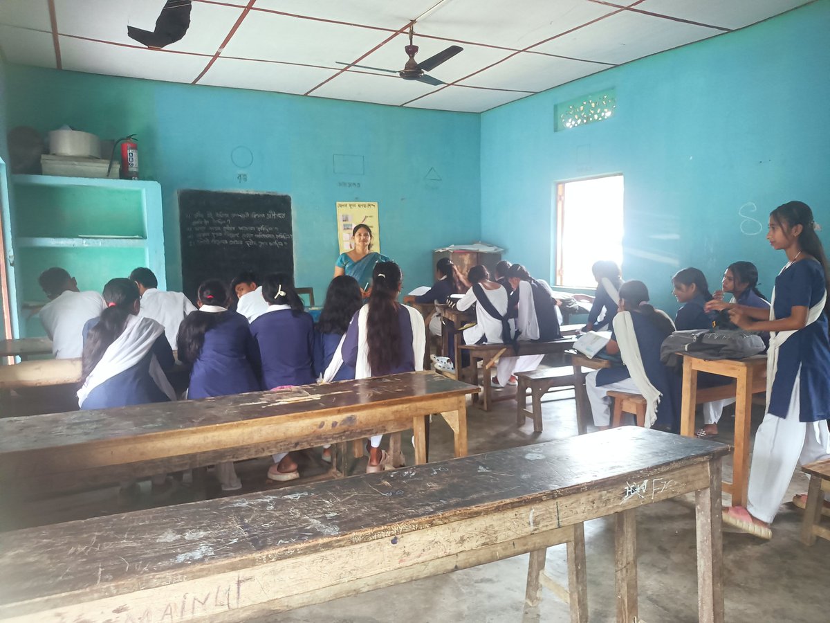 anitadevi1020's tweet image. Some #discussion of #spoken #English #teaching with #students in school #today.