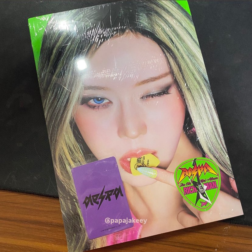 papajakeey's tweet photo. Rich Man has arrived 🖤 PLACE UR BET!!

(pob only soalnya albumnya punya org hihi 🫶🏻) https://t.co/KR9X4MPF0i