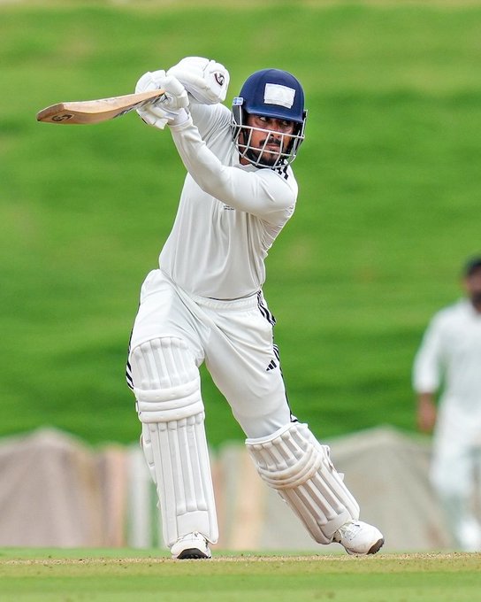 Central Zone have put themselves in a commanding position in the Duleep Trophy final, with a lead of over 300 runs 💯 