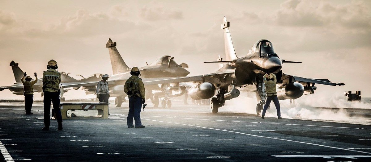 CNBCTV18Live's tweet photo. #FromANI | #DefenceMinistry receives #IAF's proposal for buying 114 'Made in India' #Rafale fighter jets worth over Rs. 2 lk cr. The jets would be built by a French firm, #DassaultAviation involving Indian aerospace firms

Proposal to be taken up for discussion by Defence Procurement Bd, headed by Defence Secy in the next few weeks