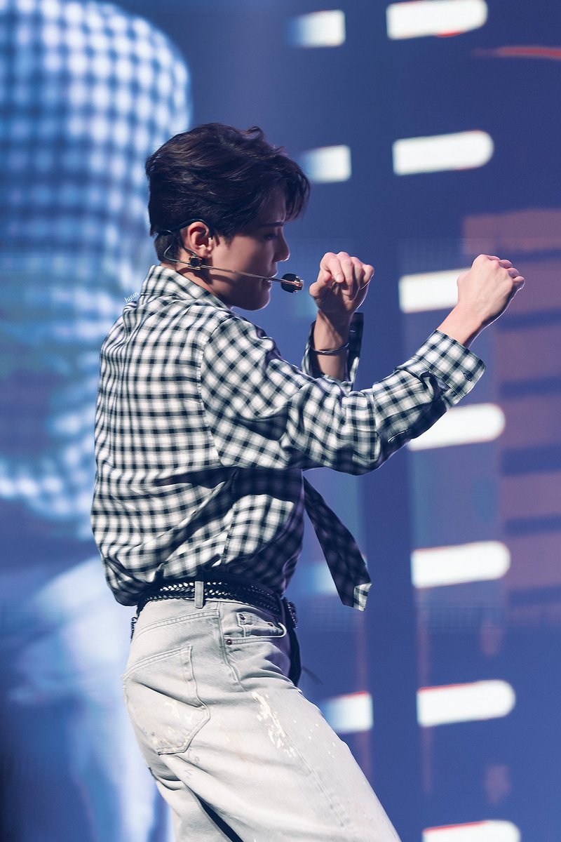 그늘진 얼굴이 개미남