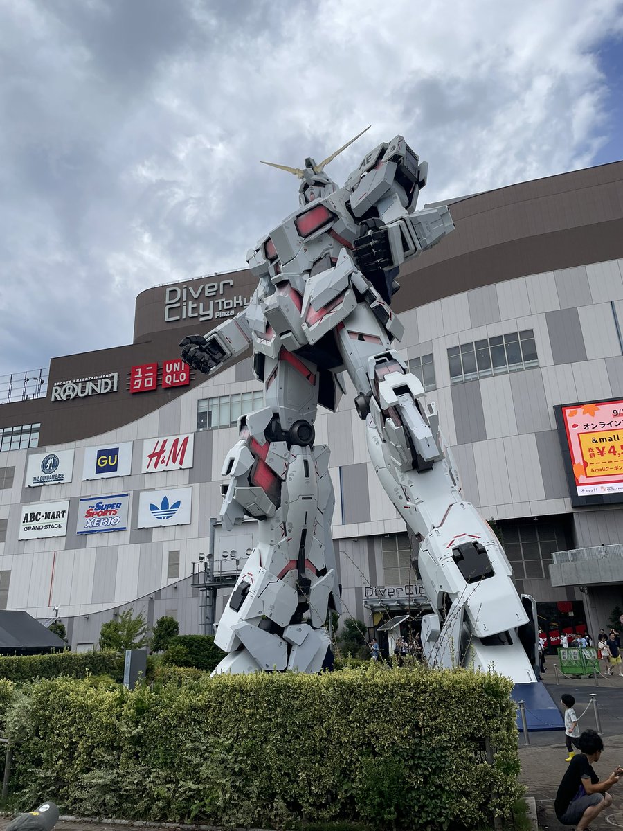 お台場でガンダム見たマン