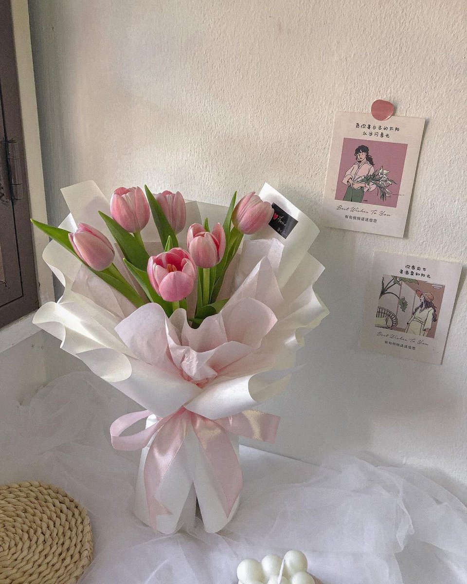 TheEverhartkin's tweet photo. Knock knock 

💐bouquet delivery💐

For : @typewritrian 
From : Q 

Someone sent a special bouquet only for you 

🌻Soleil Forals Florist https://t.co/8goVaP8GTM