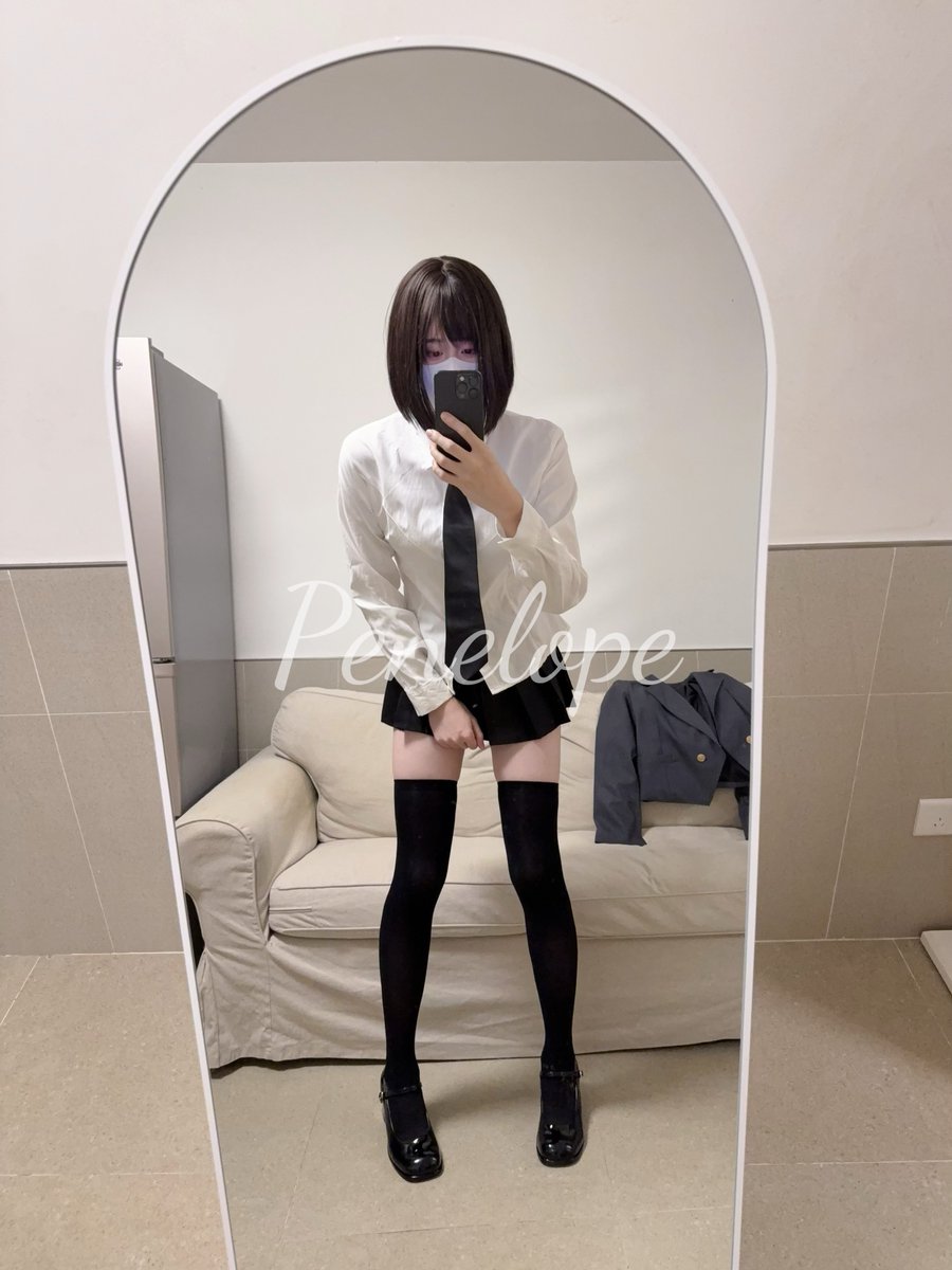 裙子怎么越穿越短了
#男娘 #jk