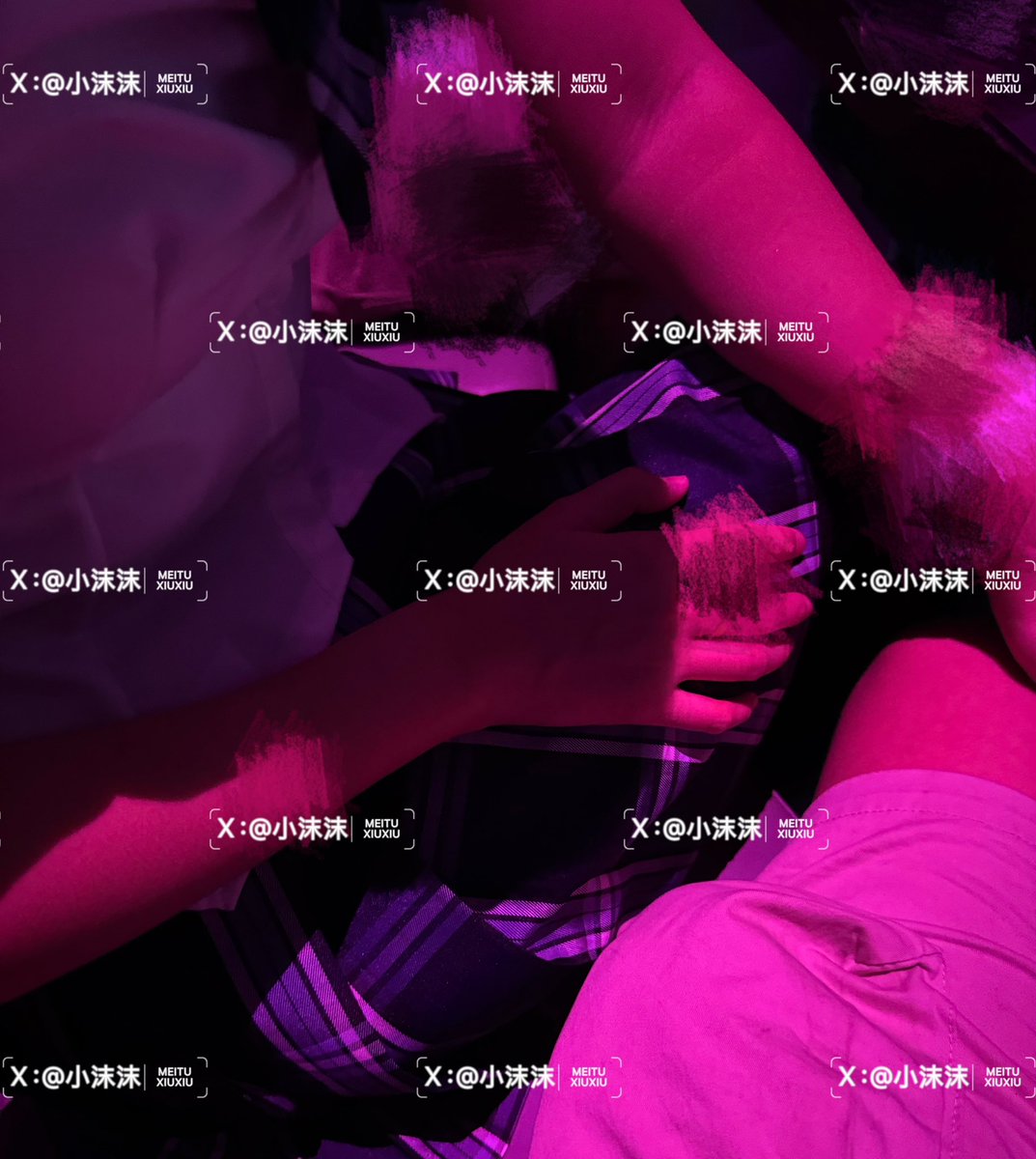 喝多之后，知道没穿内衣。都来摸她的🐻。  沫沫挑选一个人伸进裤裆一顿摸