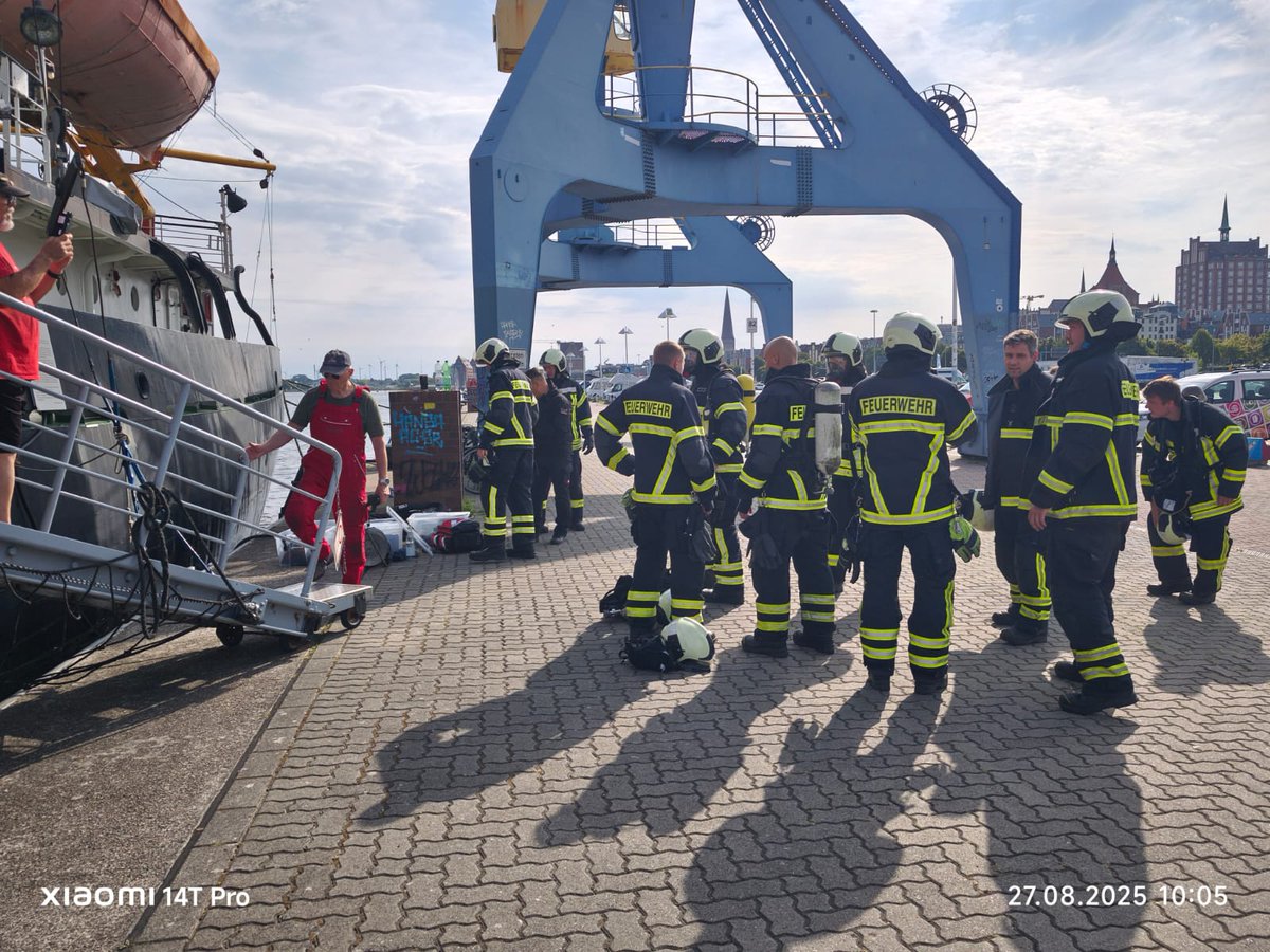 EisbrecherJ's tweet image. Das war sie also, die Feuerwehrübung an Bord unseres Eisbrechers.
Auch für uns war es sehr interessant und lehrreich.
Tschüß Feuerwehr, vielleicht kommt ihr ja mal wieder, wir sind da!
#Eisbrecher #Stephan #Jantzen #Schiff #Rostock #Ostsee #AFZ
