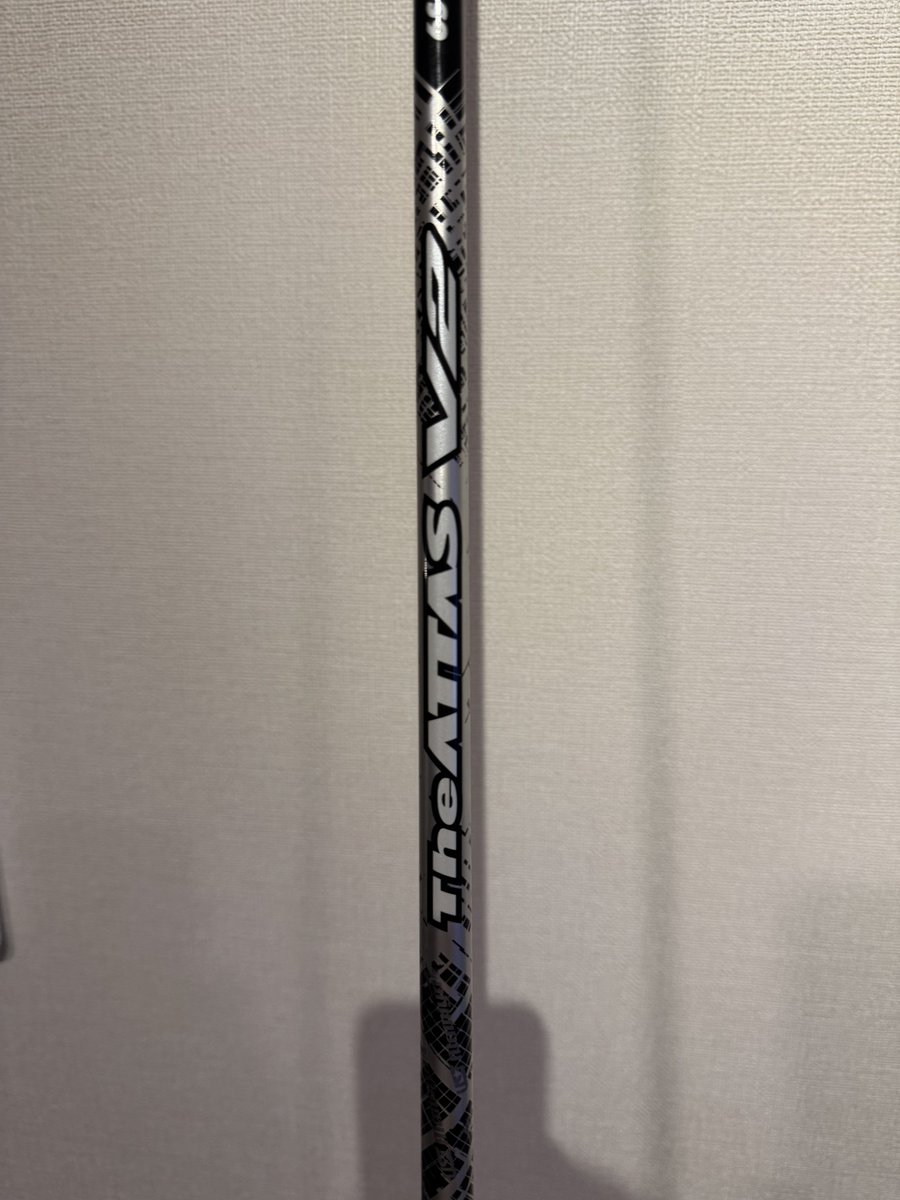 カメラ趣味の人が多いので、ゴルフの話に興味のある人は少ないと思うけど、今使ってるドライバー(Titleist TSR2)テスラ感ない？ あとシャフトをディアマナGTからTheATTAS V2に換えたら飛距離が伸びたよ😗コストコで売ってる練習用ボールで260y飛ぶってなかなかだね😊