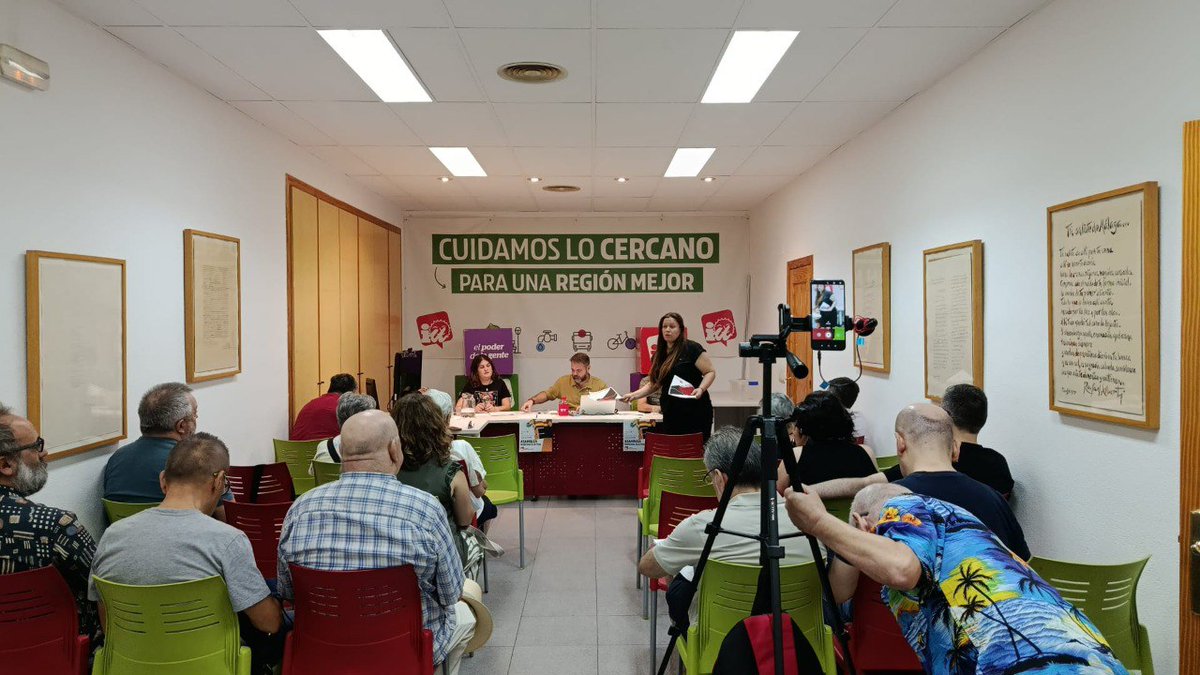 <a href="/IUVRM/">IUVRM🔻🇵🇸</a> <a href="/JohnDBabyack/">John D. Babyack 🔻</a> <a href="/liliana_mellado/">Liliana MM 🔻</a> <a href="/srtagalicia/">@srtagalicia.bsky.social</a> <a href="/julianovau/">julia novau</a> <a href="/pcrm_es/">PCE Región de Murcia 🇵🇸 🇪🇭</a> <a href="/Ginesmir/">Ginés Mirón</a> <a href="/PCE_MurciaSur/">PCE_MurciaSur 🔻🇵🇸</a> <a href="/Salnava1954/">Salvador Navarro</a> <a href="/Salvadorespin/">Salvador Espín🔻🏳️‍🌈🎭</a> <a href="/alfolucas/">Alfonso Lucas</a> <a href="/pagnav_miguel/">Miguel Ángel Pagán</a> <a href="/bubisu2/">EvaHernandez</a> <a href="/jdespejo/">José Daniel Espejo🔻🇵🇸</a> <a href="/SergioRamosRuiz/">Sergio Ramos Ruiz 🔻</a> <a href="/robertolpzdmz/">Roberto López</a> <a href="/MurciaPce/">PCE Murcia</a> <a href="/Javierbaru/">🔻🇵🇸</a> <a href="/JLalvarezcast/">José Luis Álvarez-Castellanos Rubio</a> "Tenemos que descentralizar la asamblea de IU-V Murcia, las pedanías son esenciales en nuestra propuesta política. Queremos ir a trabajar en ellas, queremos llevarles nuestro mensaje; marcar, en las pedanías de huerta y campo, nuestro modelo de ciudad" <a href="/liliana_mellado/">Liliana MM 🔻</a>