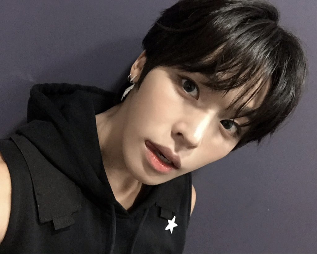 그럼 시발 제가 리쿠랑 사귀고싶지 뭐 팬으로써만 좋아하겠어요?ㅋㅋ 처음부터 존나 사심이었죠