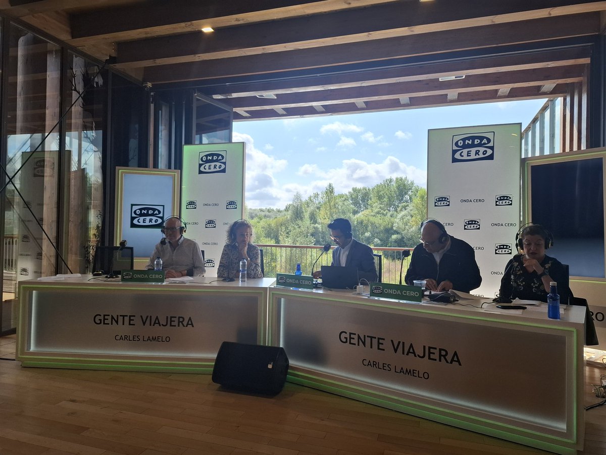 El programa GENTE VIAJERA con Carles Lamelo <a href="/OndaCero_es/">Onda Cero</a> se emite hoy desde Vitoria. Estamos en Ataria Centro de interpretación de Humedales de Salburua.
En un día extraordinario 🌞