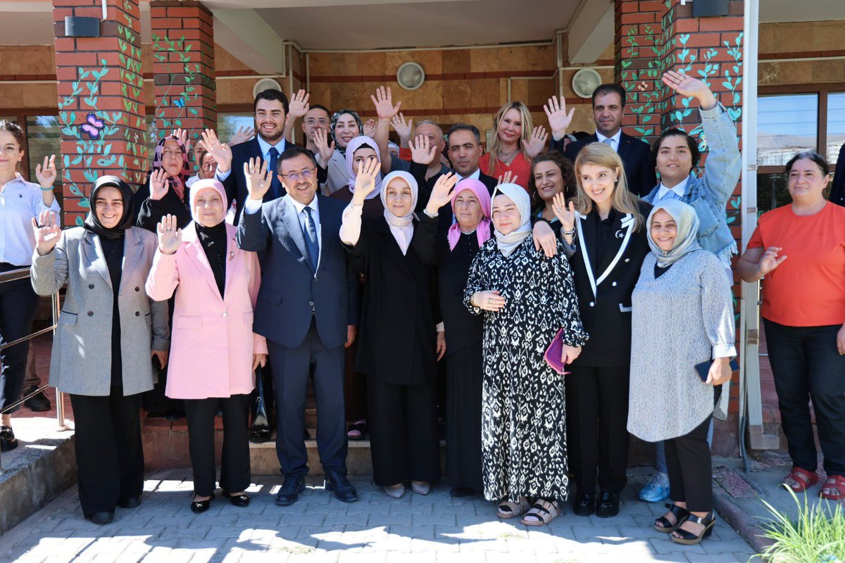 Kağan Mercan (@kaganmercannn) on Twitter photo 📍 Malatya Türkiye Yüzyılı Buluşmaları
Grup Başkanvekilimiz Sn. Leyla Şahin Usta’yı; İl Başkanımız Sn. Ali Bakan, Milletvekilimiz Sn. İnanç Siraç Kara Ölmeztoprak, Büyükşehir Belediye Başkanımız Sn. Sami Er, Kadın Kolları Başkanımız Sn. Esin Yılmaz ve teşkilatımızla birlikte 📍 Malatya Türkiye Yüzyılı Buluşmaları
Grup Başkanvekilimiz Sn. Leyla Şahin Usta’yı; İl Başkanımız Sn. Ali Bakan, Milletvekilimiz Sn. İnanç Siraç Kara Ölmeztoprak, Büyükşehir Belediye Başkanımız Sn. Sami Er, Kadın Kolları Başkanımız Sn. Esin Yılmaz ve teşkilatımızla birlikte