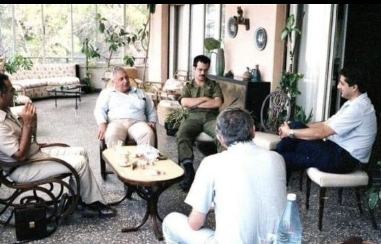 هل بات لديكم أدنى شك بسقوط القناع؟
شوفوا بشير مع مين كان عم يبني الثوابت الوطنية يلي عم يحكينا عنها الرئيس جوزيف عون.
يعني فيكم تقولوا إنو السلطات كلها صارت تحت سيطرة حزب قوات حاجز البربارة ومدفن نهر الكلب
بعد في الرئيس بري شوكة بحلقهم ما عم يقدروا يبلعوها
الله يطول بعمرو