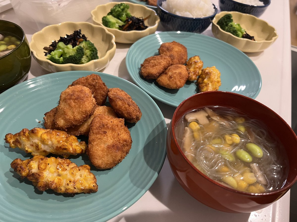 amaimonokureyo's tweet photo. 業スーで絶対に絶対に絶対に買うのは
「とうもろこしの唐揚げ」🌽 https://t.co/jUgR8fl35d