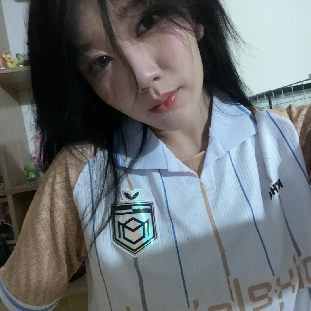 Happy #Marshaturday 💙👋🏻

Di sabtu cerah ini, enaknya liat merch jersey "Kyu" diproduksi gk sih?? 🤔
Komen yg udah gk sabar!!! (⁠ﾉ⁠◕⁠ヮ⁠◕⁠)⁠ﾉ*

#AllEyesOnKYU #UtPicturaPoesis9