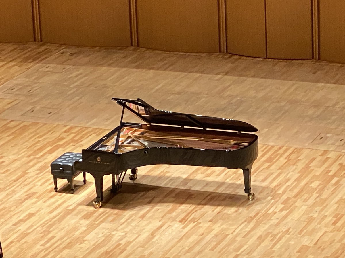 初めての、#きよりん 漫談＆ピアノライブ終わりました。
Echoesのブラームスと春ちゃんが生で聴けて、春ちゃんは結弦さんのアイスショーのために作った。今はゆづちゃんは夜な夜なテレビ電話してる親友、と。ロンカプを贈った時の話もしてくれて。ほんと、結弦さんと出会ってくれてありがとう🥲︎