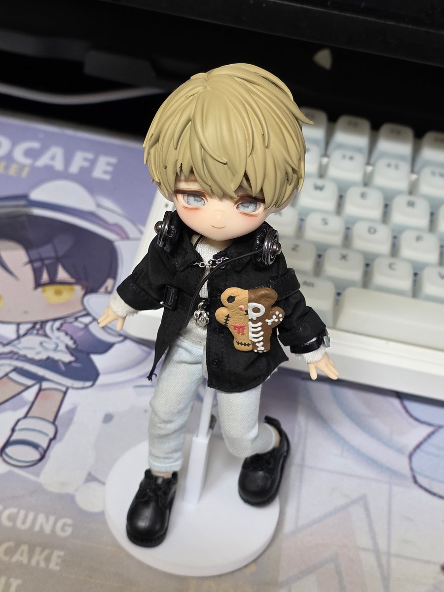 스탠드 되게 저렴하고 맘에 쏙듬ㅜㅜ!!
진작 살걸~~!